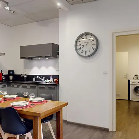 Renove, 3 Ch. Avec Parking Prive, Hyper-centre - Fr-1-744-36 Apartment *